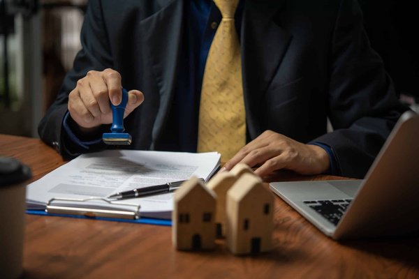 Pourquoi contacter un notaire pour la vente de biens immobiliers ?